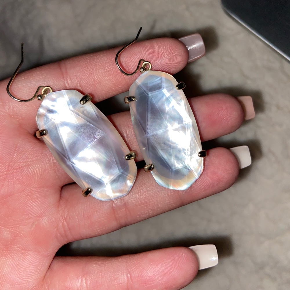 Kendra pearl stone with gold earrings